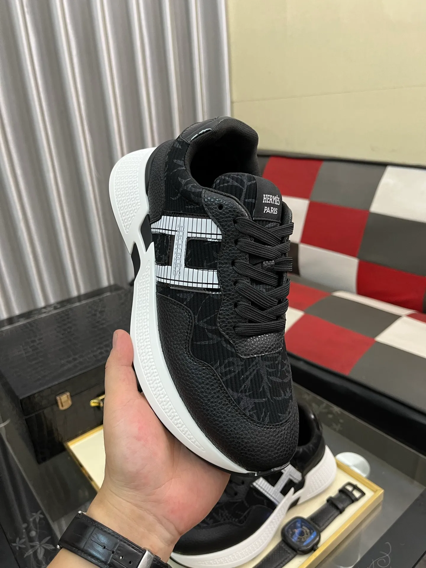 Men's shoes 💰540⌚️⌚️ HERMES/Hermès men's rest sneakers! -High-end quality original casual sports shoes -Upper: high nappa calfskin, forging technology, knitted fabric, shoe brand webbing, injection molded brand logo -Inner: foot pad; water-dyed cowhide -Outsole: ultra-light TPU·rubber; two-color molded outsole -Ultra-high quality control·fine workmanship: highlighted (high-end·luxury·grade) Size: 38-443️⃣Colors available